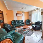 De La Verriere, 12 Personnes, 5 * Portieux