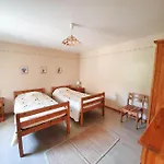 De La Verriere, 12 Personnes, 5 * Portieux