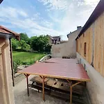 De La Verriere, 12 Personnes, 5 * Portieux
