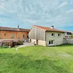 Semesterbostad De La Verriere, 12 Personnes, 5 Portieux