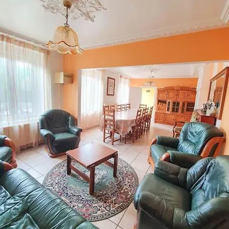 De La Verrière, 12 Personnes, 5 *