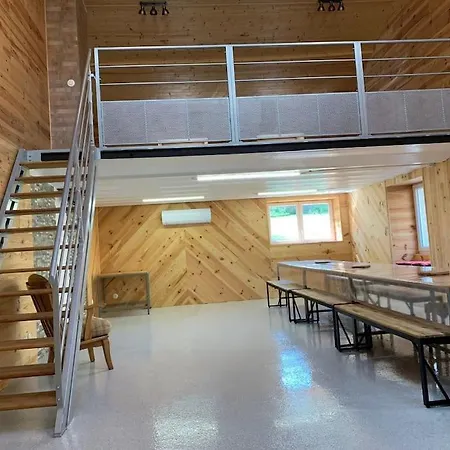 De La Verrière, 12 Personnes, 5 *